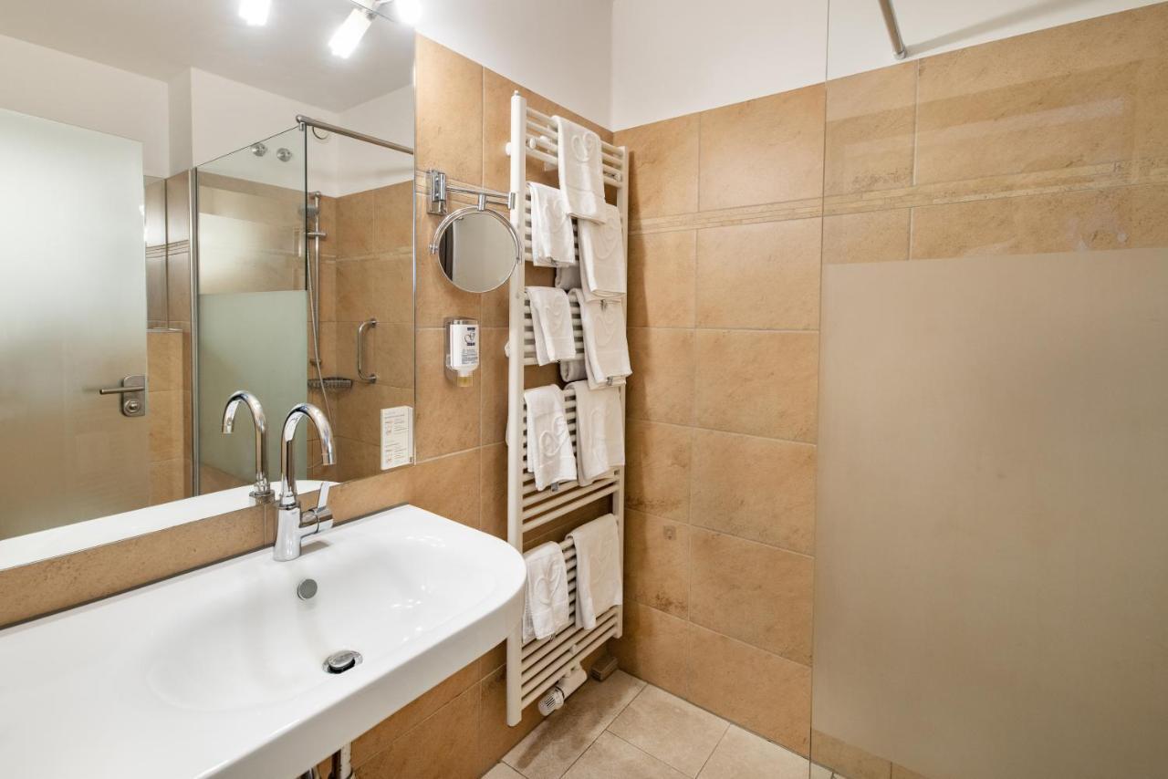 Goebel'S Seehotel Diemelsee Bagian luar foto